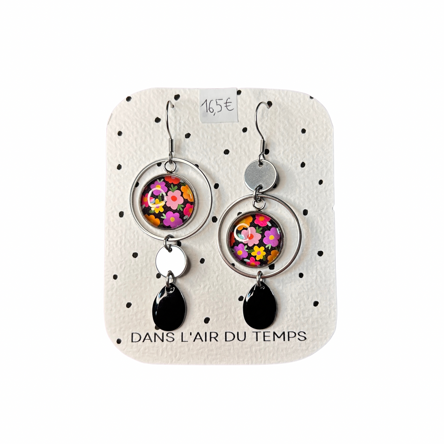 Boucles d’oreilles asymétriques Dans l’air du temps