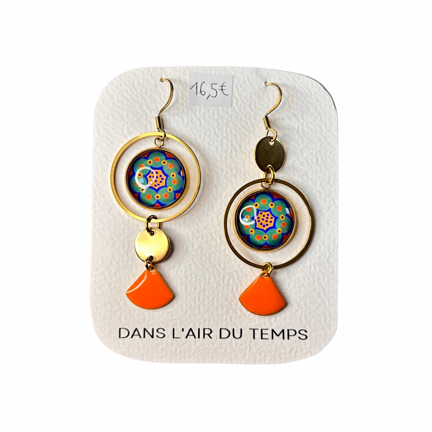 Boucles d’oreilles asymétriques Dans l’air du temps