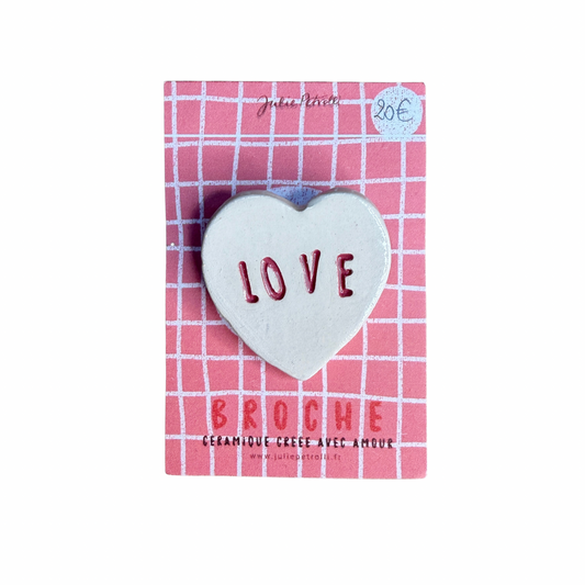 Broche cœur en céramique avec inscription Love, environ 3 cm, création Julie Petrolli
